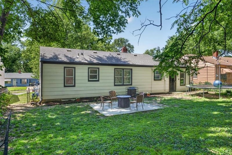 7239 Tracy Ave, Kansas City, MO 64131