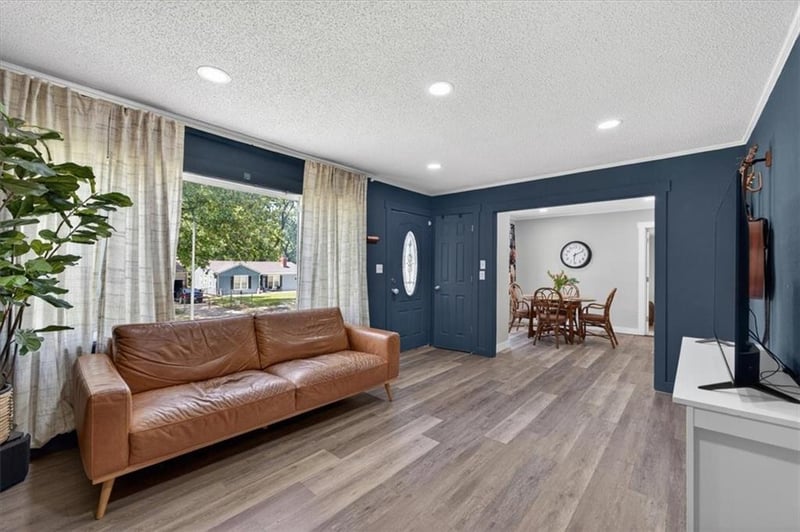 7239 Tracy Ave, Kansas City, MO 64131