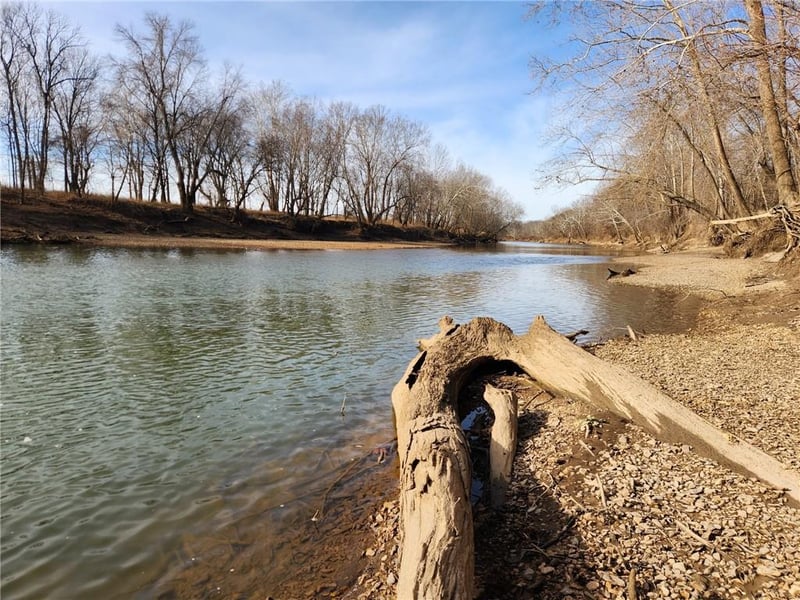 8780 75 Pvt Rd, Osceola, MO 64776