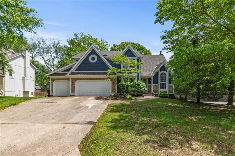 12495 Hagan Ln, Olathe, KS 66062