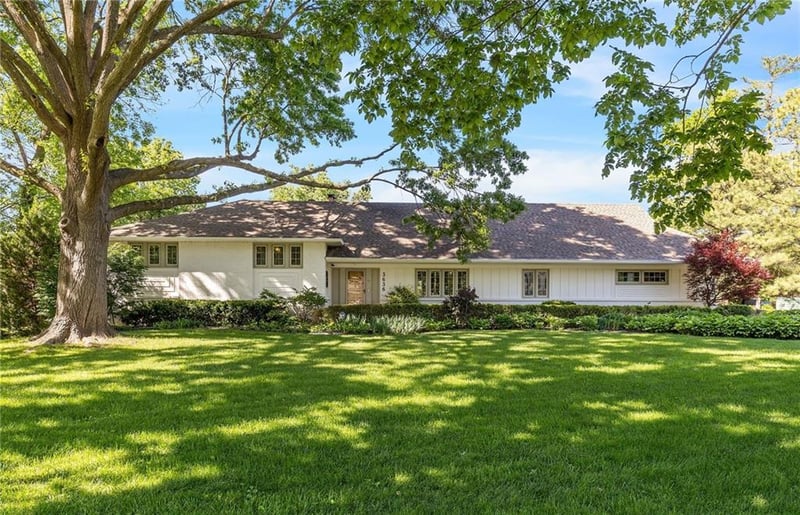 3636 89th St, Leawood, KS 66206