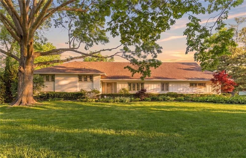 3636 89th St, Leawood, KS 66206
