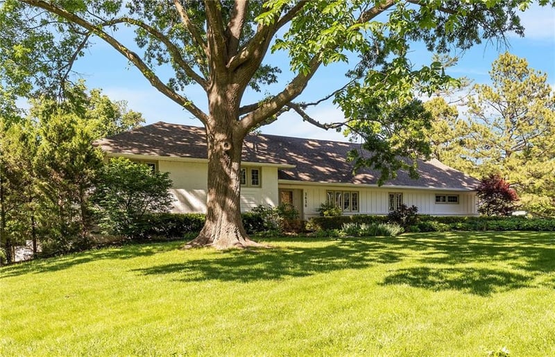3636 89th St, Leawood, KS 66206