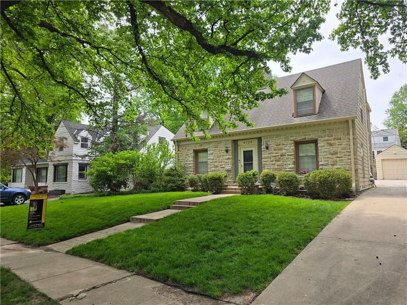 6724 Cherry St, Kansas City, MO 64131