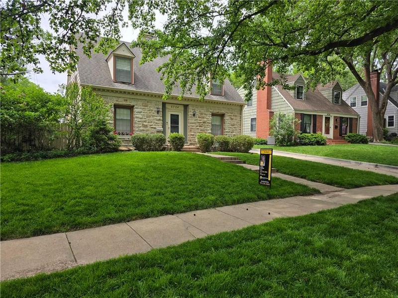 6724 Cherry St, Kansas City, MO 64131