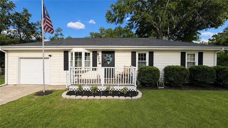 205 Hostetter St, Buckner, MO 64016