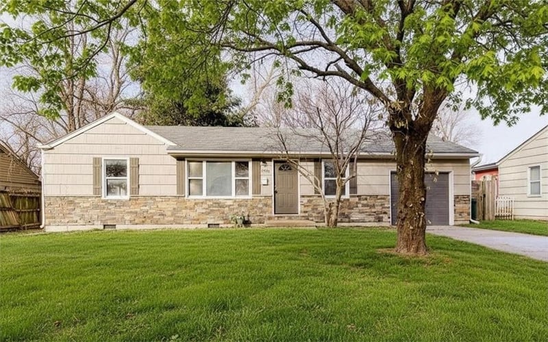 5908 101st St, Kansas City, MO 64134
