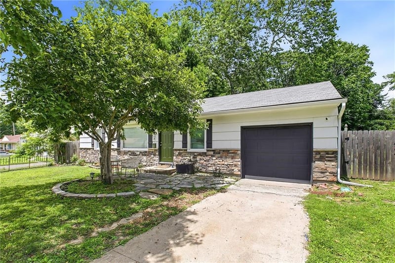 5908 101st St, Kansas City, MO 64134