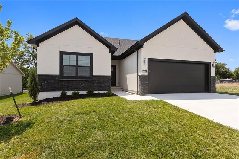 6402 96th Ter, Kansas City, MO 64153
