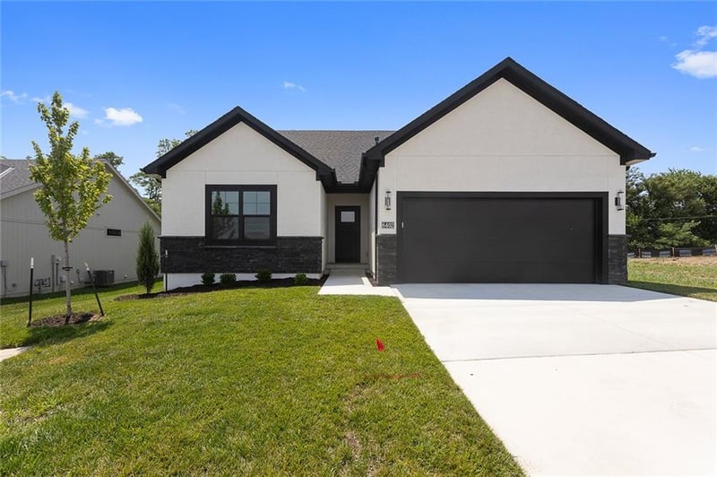 6402 96th Ter, Kansas City, MO 64153