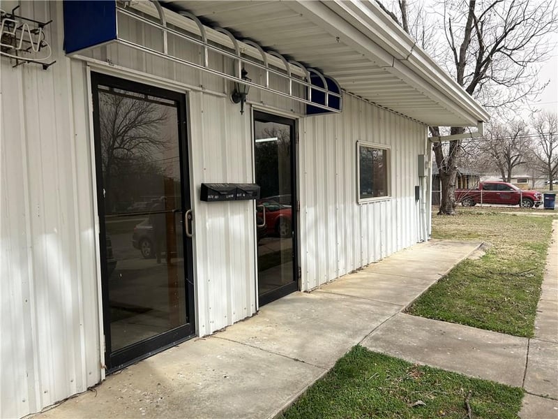 400 Mcgee St, Caney, KS 67333
