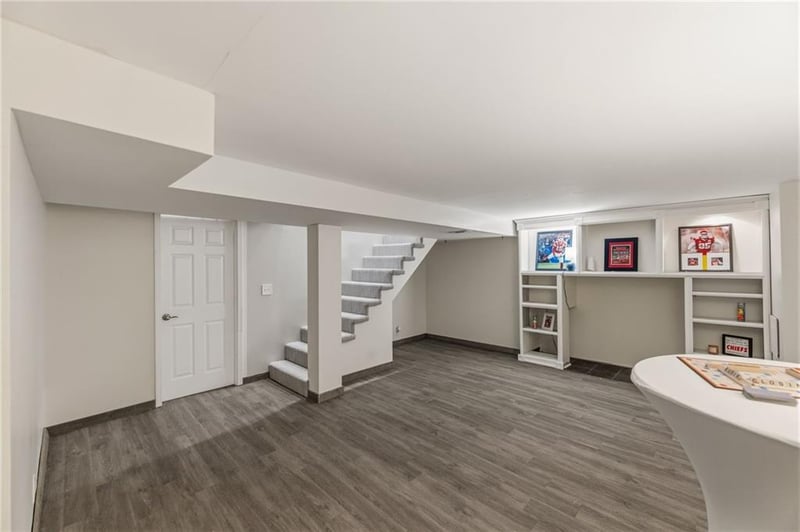 5519 101st St, Overland Park, KS 66207