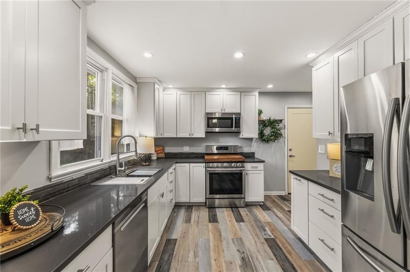 5519 W 101st St, Overland Park, KS 66207