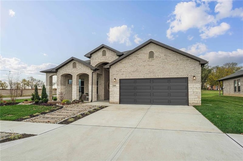 18520 195th St, Spring Hill, KS 66083