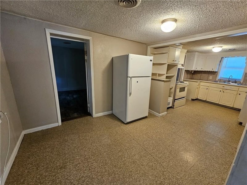 808 N Emery St, Independence, MO 64050