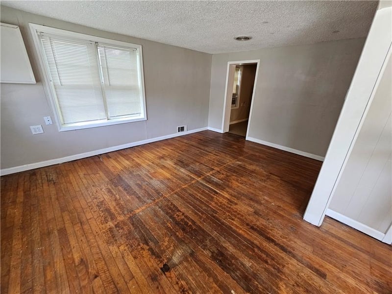 808 N Emery St, Independence, MO 64050