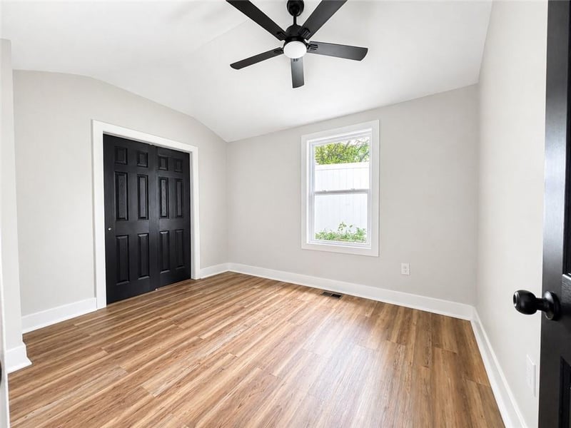 705 Fairview Ave, Independence, MO 64053