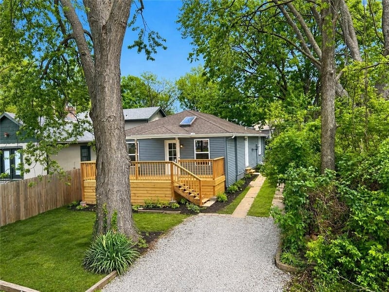 705 Fairview Ave, Independence, MO 64053