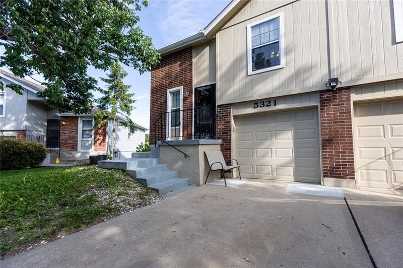 5321 NW 87th Ct, Kansas City, MO 64154