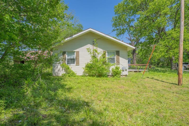 442 128th Ter, Fort Scott, KS 66701
