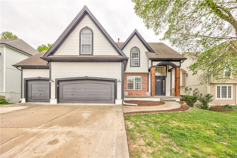 1172 White Oak Ln, Liberty, MO 64068