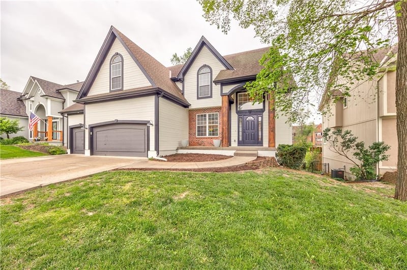 1172 White Oak Ln, Liberty, MO 64068