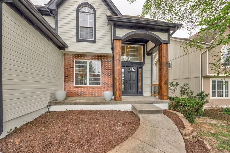 1172 White Oak Ln, Liberty, MO 64068