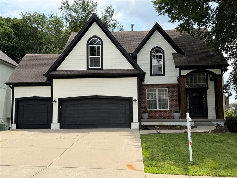 1172 White Oak Ln, Liberty, MO 64068