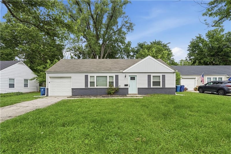 2706 79th St, Prairie Village, KS 66208