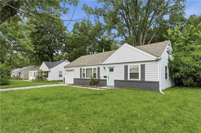 2706 79th St, Prairie Village, KS 66208