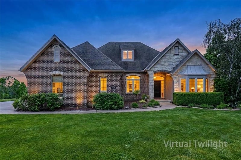 8070 Green Glades Ct, Parkville, MO 64152