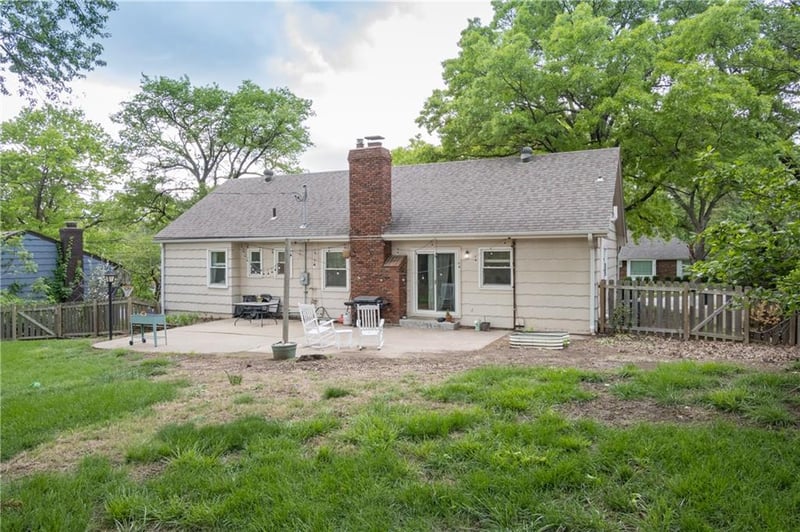 6807 Birch Ln, Kansas City, MO 64151