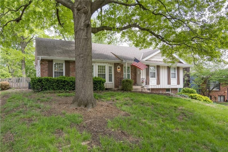 6807 Birch Ln, Kansas City, MO 64151