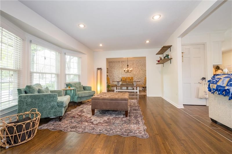 6807 Birch Ln, Kansas City, MO 64151