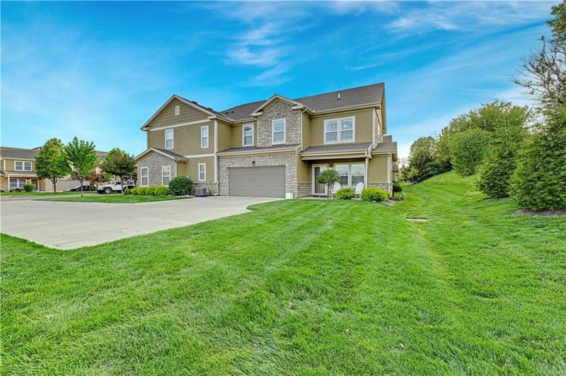 16059 Fontana St #206, Overland Park, KS 66085