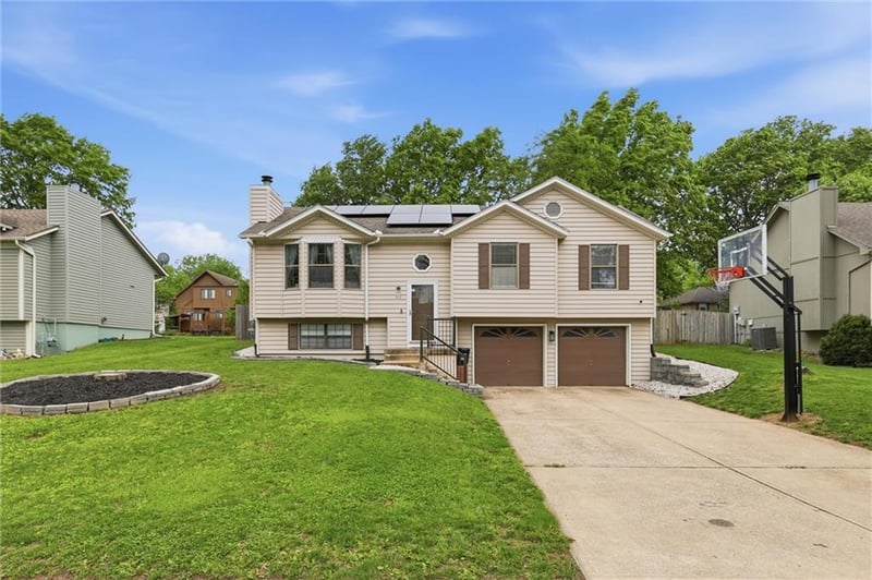 312 Onyx Dr, Lee's Summit, MO 64063