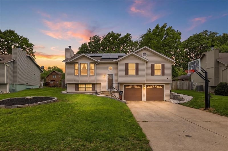 312 Onyx Dr, Lee's Summit, MO 64063