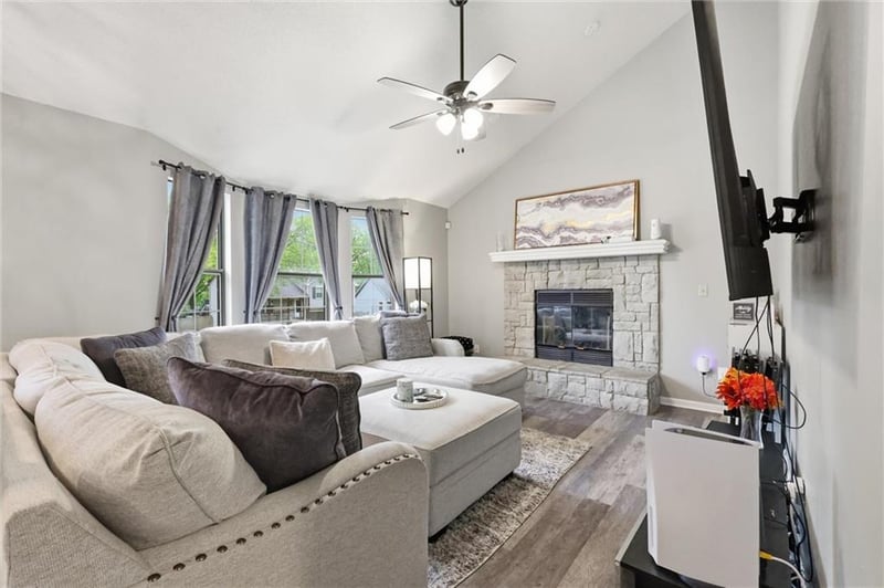 312 Onyx Dr, Lee's Summit, MO 64063