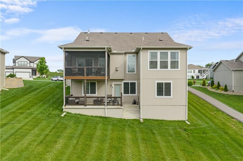 202 Joshua Dr, Lee's Summit, MO 64081