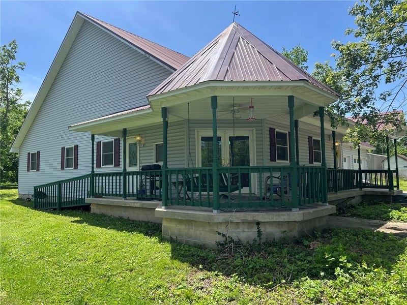 303 High St, Golden City, MO 64748