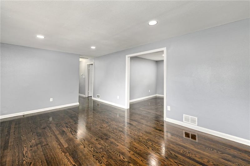 9805 Gregory Blvd, Raytown, MO 64138