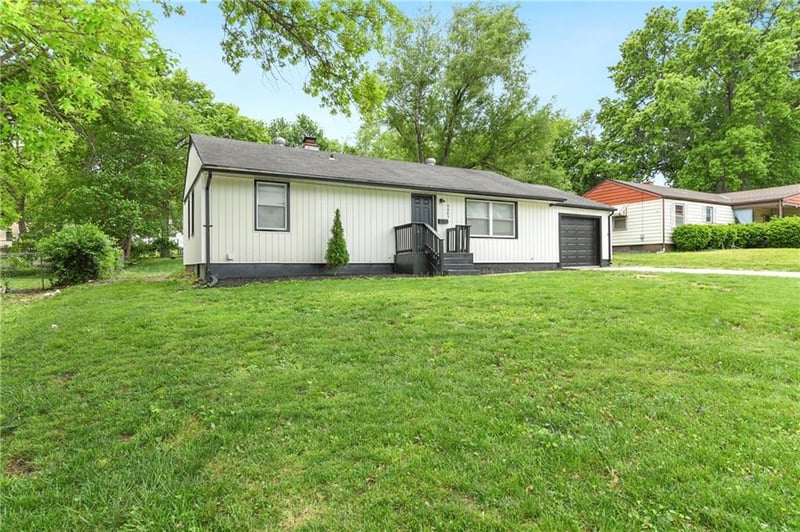 9805 Gregory Blvd, Raytown, MO 64138