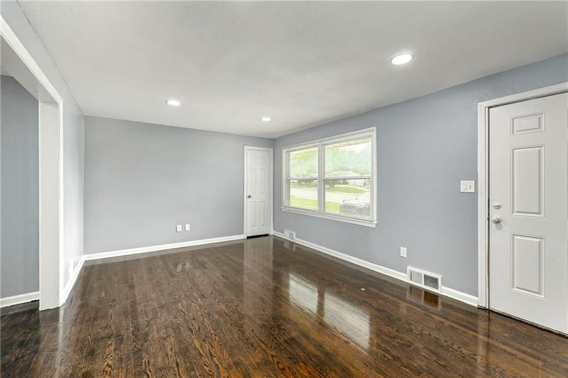 9805 Gregory Blvd, Raytown, MO 64138