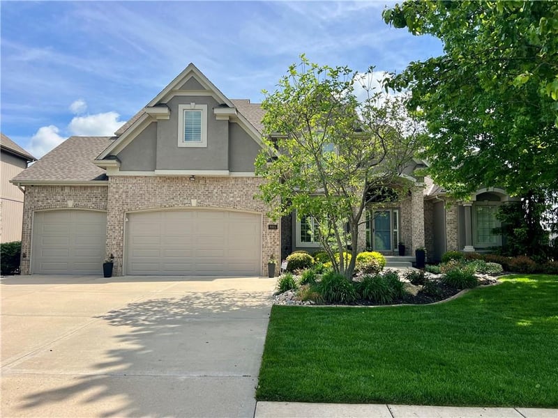 8915 Lewis Ave, Kansas City, MO 64157