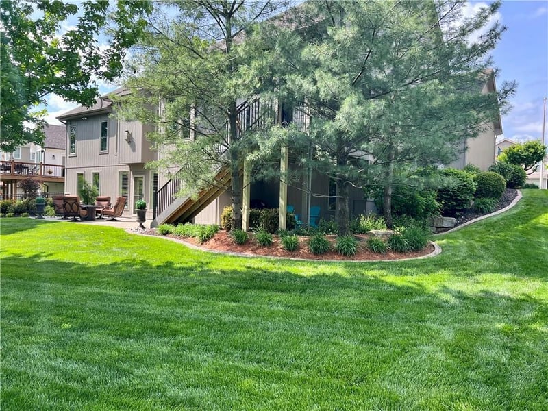 8915 Lewis Ave, Kansas City, MO 64157