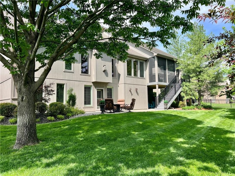 8915 Lewis Ave, Kansas City, MO 64157