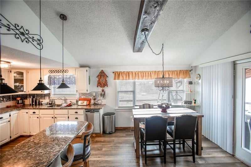 20325 Lost Valley Rd, Warsaw, MO 65355