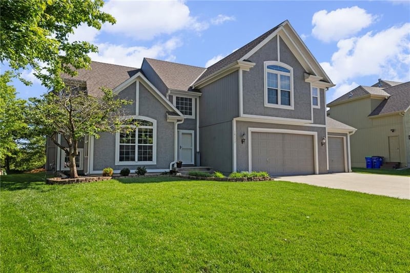 10137 Theden Cir, Lenexa, KS 66220