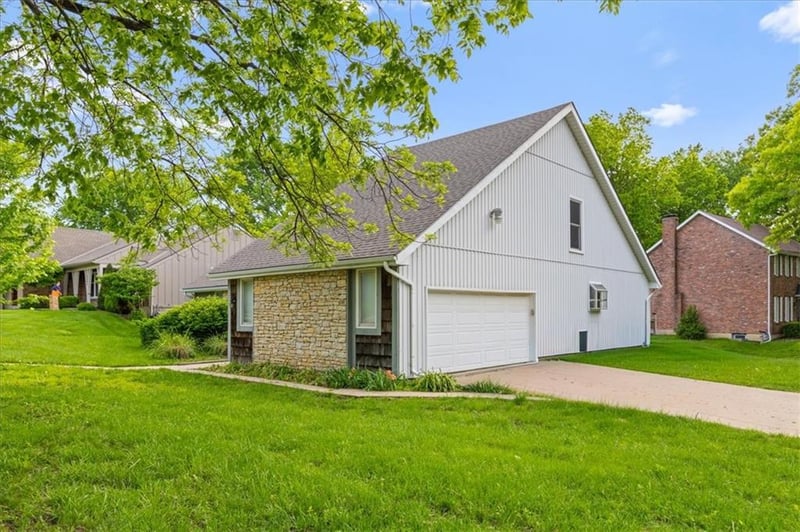 8300 Grant Ave, Overland Park, KS 66212
