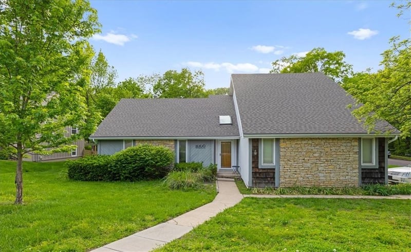 8300 Grant Ave, Overland Park, KS 66212